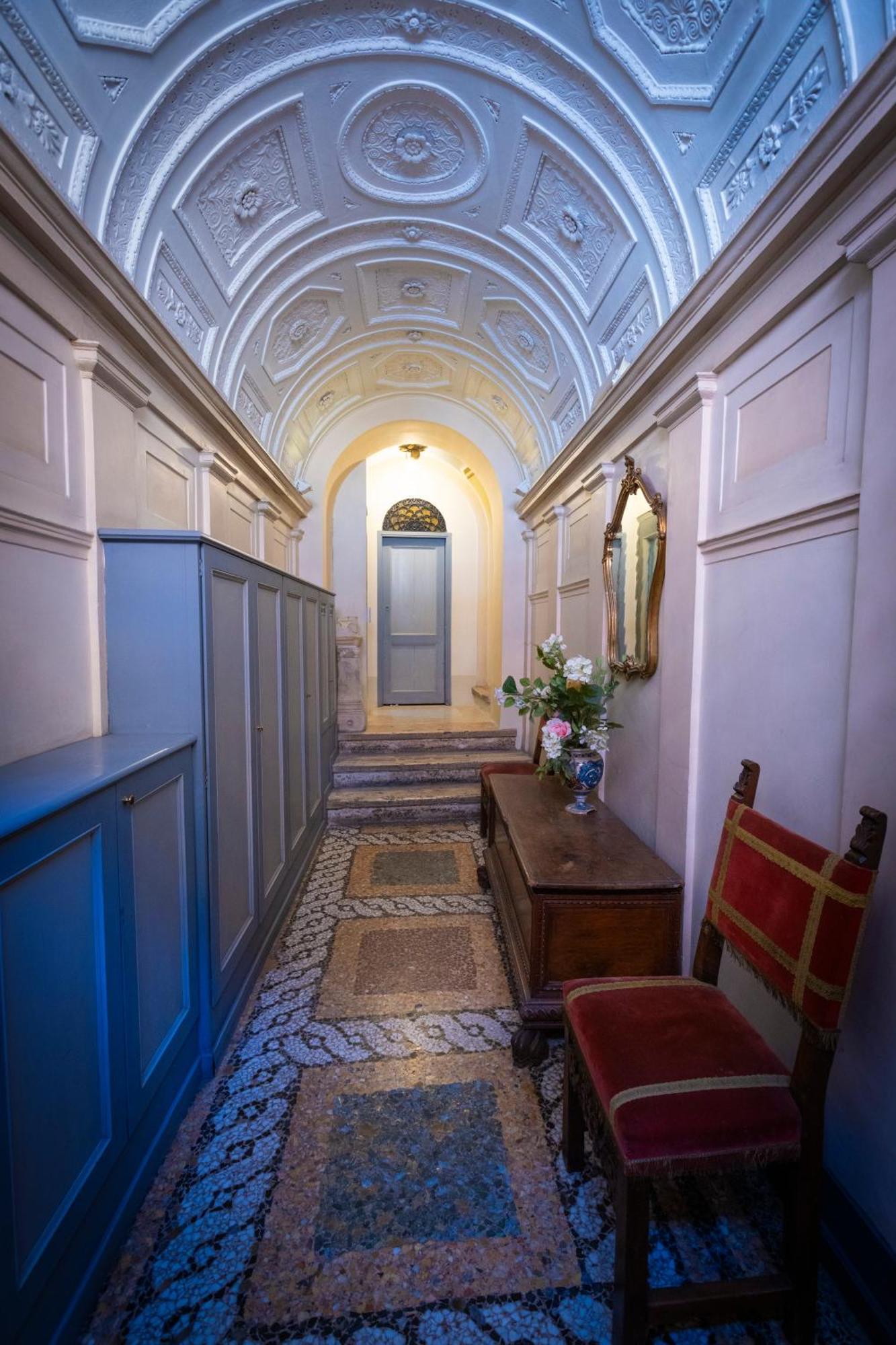 Barberini Apt Close To Fontana Di Trevi Rome Exterior photo