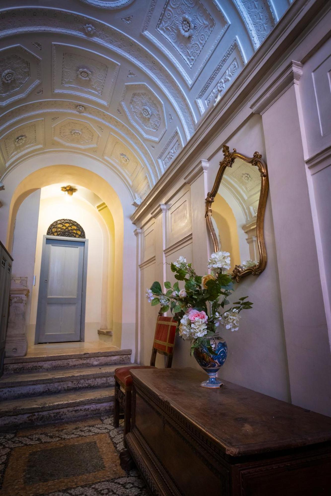 Barberini Apt Close To Fontana Di Trevi Rome Exterior photo